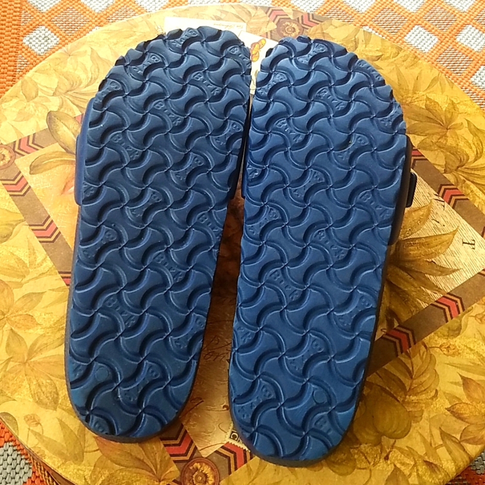 Shoes - Picture 3 of 4